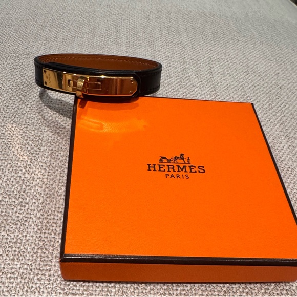 OFFER!✨Hermes Kelly lock bracelet✨ - Picture 2 of 6